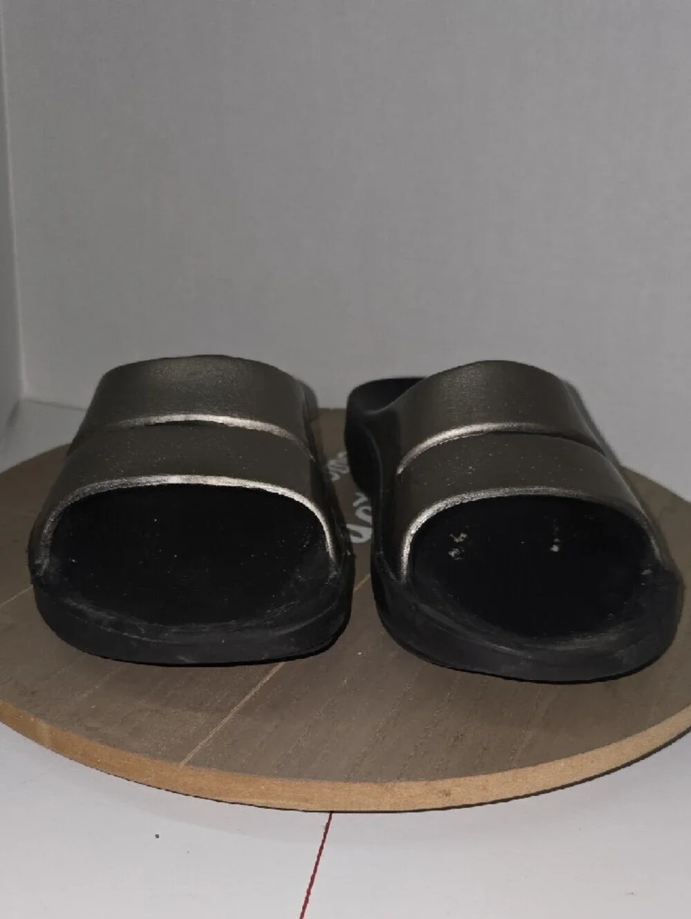 OOFOS comfortable slip
